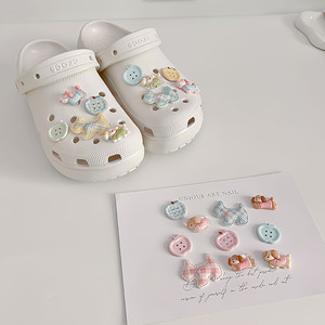 Breloques de chaussures en forme de dessin animé détachables et adorables, boucles et accessoires décoratifs pour garçons et filles - Product Image 2