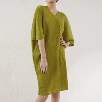 Robe décontractée plissée froncée Miyake d'été pour femme, taille naturelle, respirante, col en V, longueur genou, coupe ample, grandes tailles