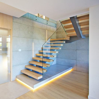 Escalier moderne à monopoutre avec bande lumineuse LED, marches en bois massif, garde-corps en verre trempé de 12 mm