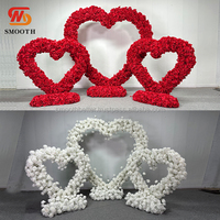 Arche de fleurs en forme de cœur en rose artificielle rouge personnalisée en usine, décoration en gros pour les événements