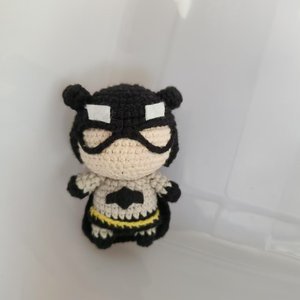CHANGXU CRAFT Portachiavi Fatto a Mano Dipinto a Mano con Personaggio Anime Retrò Carino <span class=keywords><strong>in</strong></span> Lana a Quattro Linee all'Uncinetto, Ciondolo Decorativo per Borsa - Product Image 5
