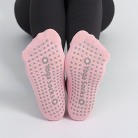 Chaussettes de yoga et de ballet antidérapantes en tricot pour femmes, idéales pour le Pilates et les activités sportives en intérieur en été