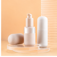 Flacon pompe capsule personnalisé OEM, contenant vide mat pour sérum avec pompe de précision et bande argentée, couleurs pêche/blanc