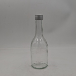 Bán Buôn Rỗng Vodka Biểu Tượng Tùy Chỉnh Khuôn 200Ml 250Ml Vuông Rượu Vang Chai Thủy Tinh Với Glass Nút Chai Cho Rượu Vang - Product Image 6