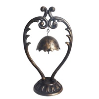 Cloche de table en fonte traditionnelle faite à la main Figurine Bronze fini avec un bon son pour la décoration de table Produit d'artisanat en métal