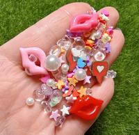 Breloques Love Butter Fluffy Slime Lèvres Rouges en Résine à Dos Plat et Cœur en Argile Perlé, Strass et Diamants Mélangés pour Décoration de Noël