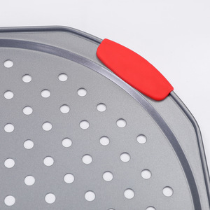 Molde para pizza perforado, redondo, antiadherente, apto para horno, herramienta para hornear pizza italiana casera de masa fina. - Product Image 2