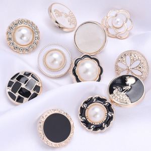 Boutons ronds de luxe en perles avec décoration en strass, sans nickel, à tige, pour vêtements de mode - Product Image 2
