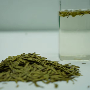 Thé vert chinois Longjing biologique certifié ISO de qualité supérieure, en feuilles, sachet de 550 g pour les cafés, sans sucre - Product Image 1