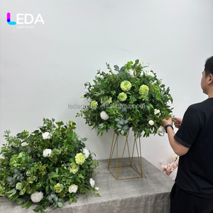 Bola de Flores Artificiales de Seda LEDA Hecha a Mano de 60 cm (2 pies) con Rosas Mixtas y Follaje, Centro de Mesa para Bodas y Decoración de Eventos - Product Image 1