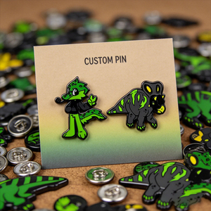 Nouveaux produits en promotion : Pin's en émail métallique personnalisé, design Dinosaure crachant du feu, mignon style dessin animé, en émail souple - Product Image 1