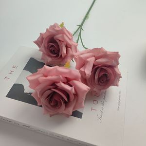 Vente chaude Roses Artificielles Ressemblent Naturel Rouge Réaliste Fleurs Artificielles pour Décorations De Mariage <span class=keywords><strong>Fleur</strong></span> Pièce Maîtresse - Product Image 4