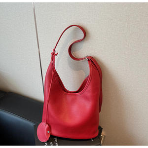 Sac à bandoulière simple de haute qualité en cuir PU avec doublure en polyester, grande capacité, fermeture à boucle - Product Image 2