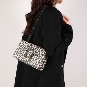 Bolso de Mano para Mujer con Correa de Cadena para Llevar al Hombro o Cruzado, Hecho de Cuero Sintético Resistente.2501 - Product Image 3