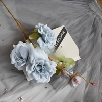 Vente en gros de roses artificielles réalistes faites à la main à longues tiges, arrangement floral de mariage à 5 têtes pour la fête des mères et la rentrée scolaire