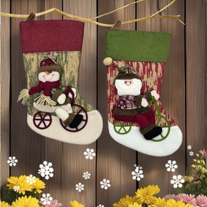 Chaussettes <span class=keywords><strong>de</strong></span> <span class=keywords><strong>Noël</strong></span> à appliquer grande capacité, sacs cadeaux <span class=keywords><strong>de</strong></span> <span class=keywords><strong>Noël</strong></span>, personnages Père <span class=keywords><strong>Noël</strong></span> et Bonhomme <span class=keywords><strong>de</strong></span> neige pour décorations <span class=keywords><strong>de</strong></span> fête et ornements d'arbre - Product Image 2