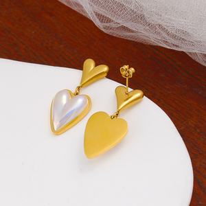 Pendientes Impermeables de Acero Inoxidable, Chapados en Oro de 18k, con Colgante de Doble Corazón y Perla, Pulidos, Hipoalergénicos, Modernos para Mujer - Product Image 3