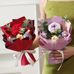 Bouquet de roses en crochet fait main en gros avec emballage en papier, roses en fil pour la Saint-Valentin, la remise des diplômes, les mariages et les cadeaux pour demoiselles d'honneur - Product Image 3
