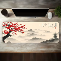 Tapis de bureau grand format avec un design de style art japonais à l'encre de soie, représentant des fleurs de prunier rouges et des paysages; Comprend