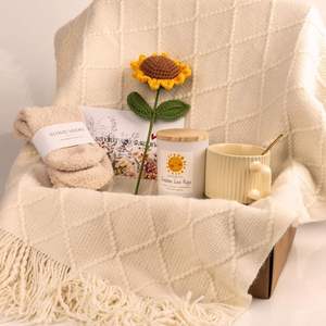 Set de Regalo Creativo para Mujer 2026, Manta, Taza de Cerámica, Vela Aromática, Calcetines, Regalo Perfecto para Ella, Regalos Navideños - Product Image 2