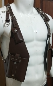 <span class=keywords><strong>Sac</strong></span> bandoulière rétro steampunk en cuir PU pour homme avec logo personnalisé, étui de téléphone réglable, sacoche harnais – Vente en gros - Product Image 4