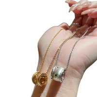 Collier de luxe avec pendentif gourde rotatif brossé en disque rond CZ, style artisanat ancien français, et chaîne de clavicule de style national