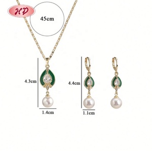 ชุดเครื่องประดับมุกทรงหยดน้ำเคลือบทอง 18K พร้อมเคลือบสีเขียว สำหรับผู้หญิง ของขวัญวันครบรอบ สร้อยคอ ต่างหู - Product Image 6