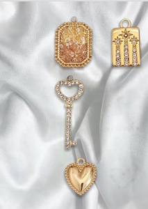 Nuovo ciondolo in acciaio inossidabile scintillante con cuore in zircone arcobaleno portachiavi serie portafortuna collana geometrica quadrata stella - Product Image 6