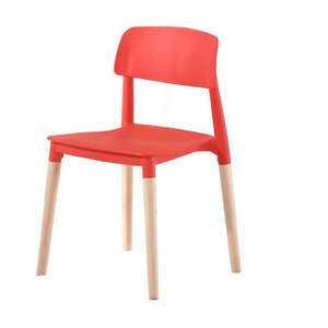 Chaises de salle à manger contemporaines de luxe légères avec dossier perforé, pieds en bois et assise en plastique PP - Product Image 2