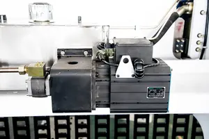 ADH Cnc pressa idraulica freno è dotato di punzone Standard macchina pressa per utensili