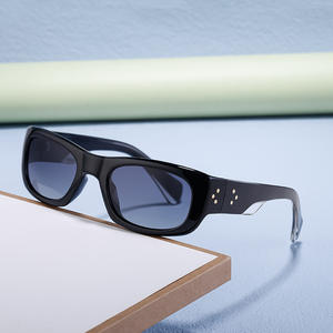 Gafas de sol con montura cuadrada de estilo europeo para hombre, montura negra de PC, protección UV400, clase 2, modelo Ml98180 - Product Image 3