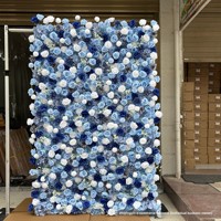 Blauw-witte moderne handgemaakte bruidsbloemenwand achtergrond van kunstzijde, bloemenpaneel voor ceremonie, welkomstbord, evenementendecoratie