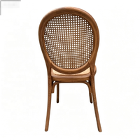Chaise de salle à manger ovale en bois massif nordique avec dossier en rotin tressé, style vintage français naturel pour événements de mariage