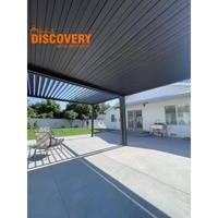 Pergola moderne en alliage d'aluminium à lames orientables |   Structure extérieure sur mesure avec écran LED électrique et conception étanche