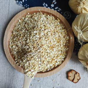 Gránulos de ajo triturado procesados al horno de Venta caliente deshidratados vegetales de raíz pelada envasados a granel granos secos de ajo <span class=keywords><strong>AD</strong></span> - Product Image 4