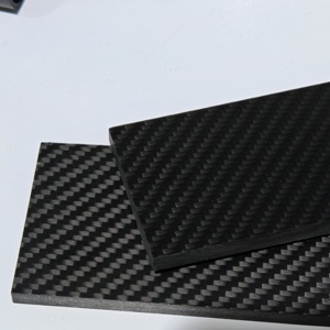 Placa de Fibra de Carbono con Acabado Mate Negro, Patrón de Tejido 3K, Uso Industrial y Automotriz, Superficie Brillante Personalizable - Product Image 1