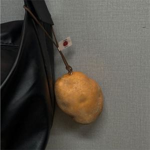 Pendentif créatif anti-stress en mousse écologique en forme de tomate pour rétroviseur de voiture ou sac à dos - Product Image 4
