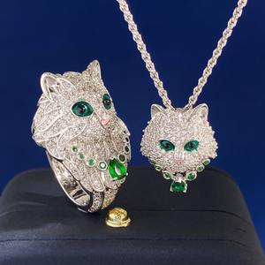 Nuevo Conjunto de Joyería con Forma de <span class=keywords><strong>Lince</strong></span> con <span class=keywords><strong>Ojos</strong></span> de Piedras Preciosas Verdes, Collar, Aretes y Anillo de Circonita Brillante, Conjunto de Regalo de Moda Único - Product Image 2
