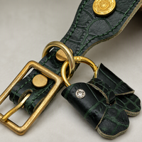 Collier pour animaux de compagnie en cuir avec médaillon en filigrane doré, clous décoratifs, bande verte gaufrée crocodile pour chiens et chats