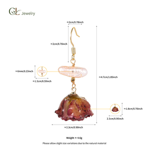 Boucles d'oreilles en cuivre plaqué <span class=keywords><strong>or</strong></span> 14 carats avec perles baroques naturelles et fleurs véritables, collection 2026 – Vente en gros pour boutiques - Product Image 6