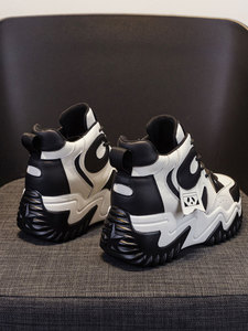 Nuove Sneakers da <span class=keywords><strong>Donna</strong></span> Autunnali alla Moda <span class=keywords><strong>con</strong></span> Lacci, <span class=keywords><strong>Scarpe</strong></span> Dad Shoes <span class=keywords><strong>Nere</strong></span> e Bianche <span class=keywords><strong>con</strong></span> <span class=keywords><strong>Suola</strong></span> Spessa, Aumento di Altezza, Stile Versatile per Camminare - Product Image 4