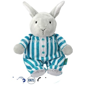 Conocer EN71 estándar de peluche de conejo con pijamas lindo suave gris de peluche de conejo de peluche de juguete