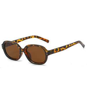 แว่นกันแดดทรงเหลี่ยมเล็ก ลดราคาสุดฮอต สไตล์เรโทร ประดับหมุด สำหรับผู้หญิง แบรนด์ดัง รับสั่งทำ - Product Image 4