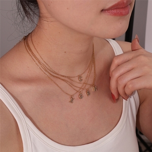 Popolare Collana in Acciaio Inossidabile con Iniziale Alfabeto A-Z 26 Lettere, Ciondolo con Zirconi Placcato <span class=keywords><strong>Oro</strong></span>, Gioielli per Donne - Product Image 3