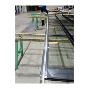 Porte de <span class=keywords><strong>garage</strong></span> sectionnelle moderne à battants verticaux, à plis, à lamelles décoratives, en aluminium, étanche, avec verre, à montage encastré, pour usage commercial - Product Image 6