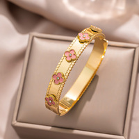 Bracelet en acier inoxydable résistant à la couleur européenne et américaine en acier au titane avec incrustation de diamants tempérament simple et à la mode j