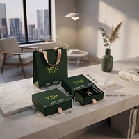 Boîte à tiroir coulissant vert foncé avec logo, conteneur haut de gamme et sac assorti pour présentation de bijoux et colliers