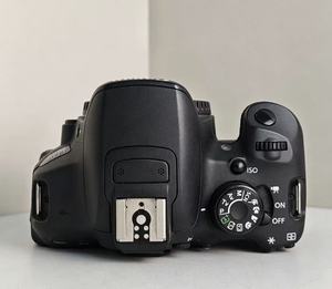 Cámara DSLR Canon EOS 700D usada, solo cuerpo, 18MP APS-C, pantalla táctil LCD de ángulo variable para fotografía y grabación de video. - Product Image 2