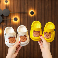 Sandales d'été antidérapantes mignonnes pour bébés filles, chaussures souples pour tout-petits, sabots à motif d'ours de dessin animé, pantoufles pour bébés, chaussures pour enfants