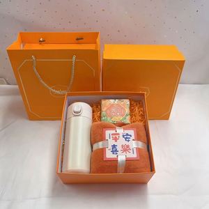 New Stock Ideas 2023 Gift Sets for Women New Style Christmas Gifts for Her Promotional Corporate Gift Set for Staff Colleague - Product Image 2